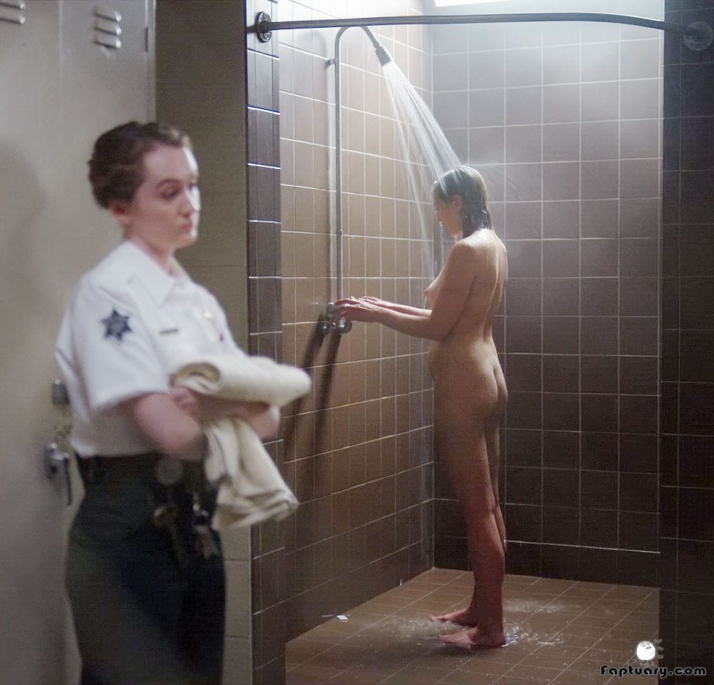Elizabeth-Olsen-al-desnudo-11 Elizabeth Olsen al desnudo: el arte de la vulnerabilidad y el dominio de la escena
