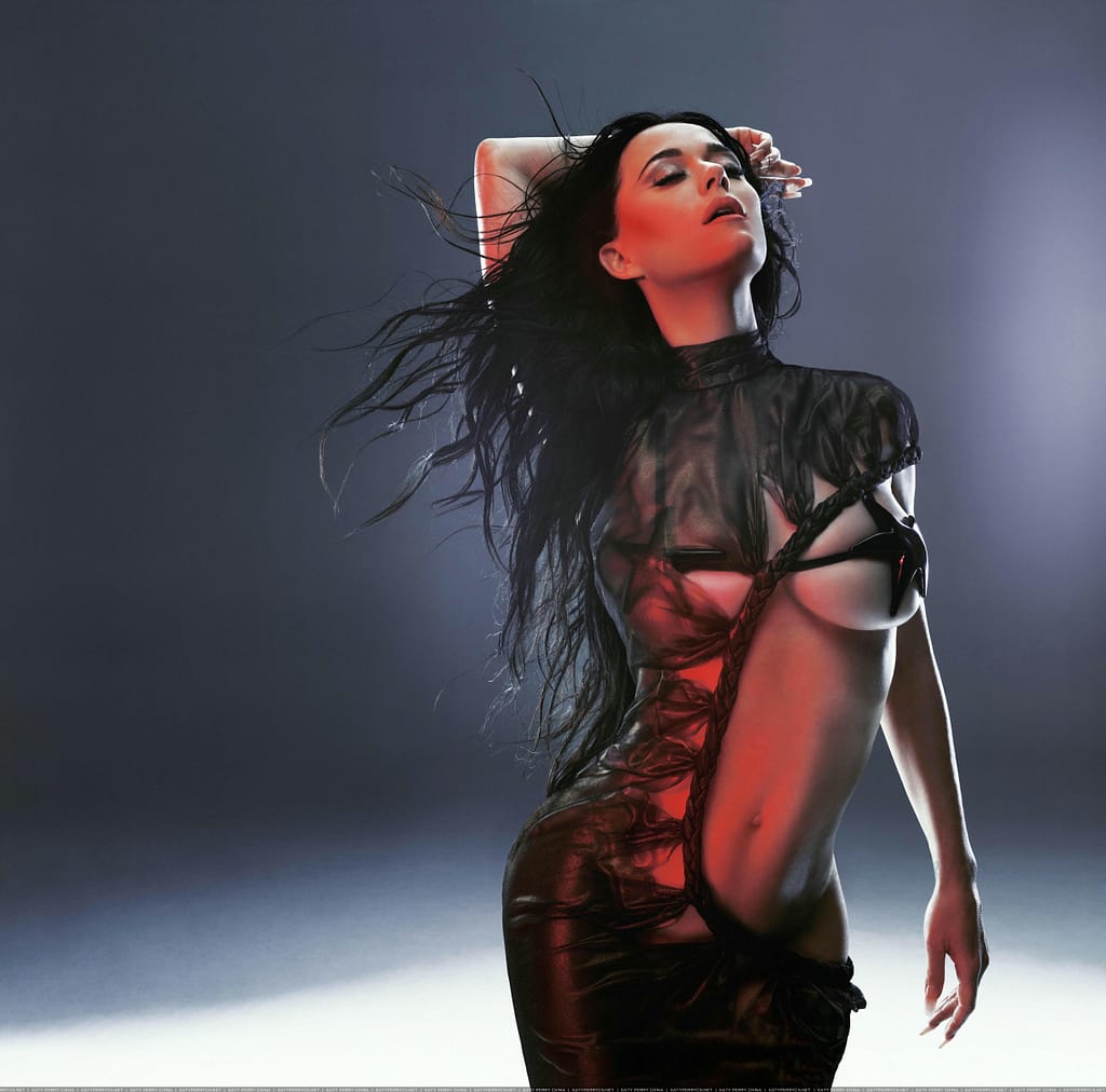Katy Perry desnuda como un pecado dulce PIN-UPS PASSIONATTE