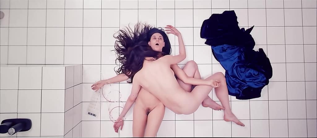 Margaret Qualley desnuda erotismo y pasión Actrices desnudas