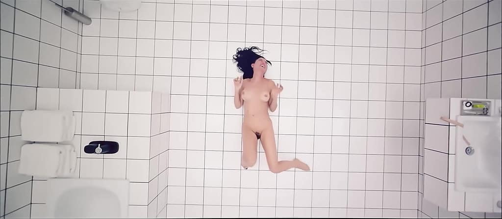 Margaret Qualley desnuda erotismo y pasión Actrices desnudas