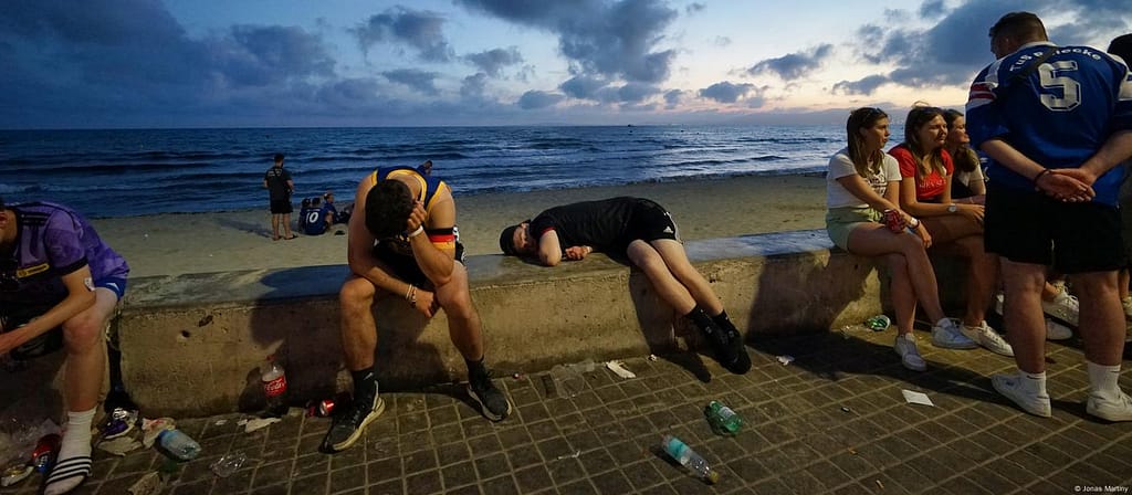 65912252_1005-1024x448 Pedro Sánchez y la trampa dorada del turismo: ¿España avanza o solo sirve copas al mundo?