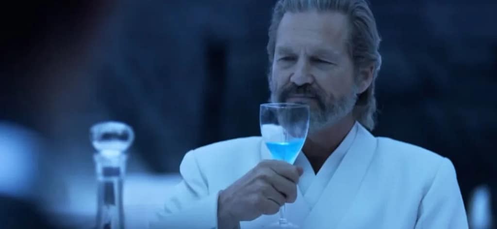what-is-he-drinking-i-call-it-cyber-juice-but-seriously-v0-ehrb7yoglr4a1-1024x473 Tron Legacy, el espejo líquido de un mito digital