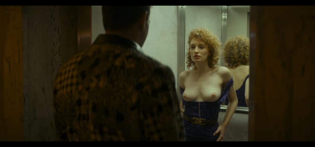 Laura Wittnerová desnuda topless en Miki (SK-2024) Actrices desnudas