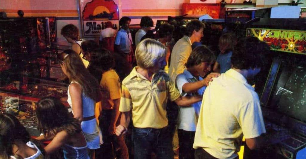 Los templos de neón: las salas recreativas como catedrales de los 80 CULTURA Y OPINIÓN