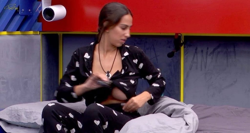 Noemí Salazar desnuda como princesa de oro Chicas de reality desnudas Gran Hermano Mujeres de Reality