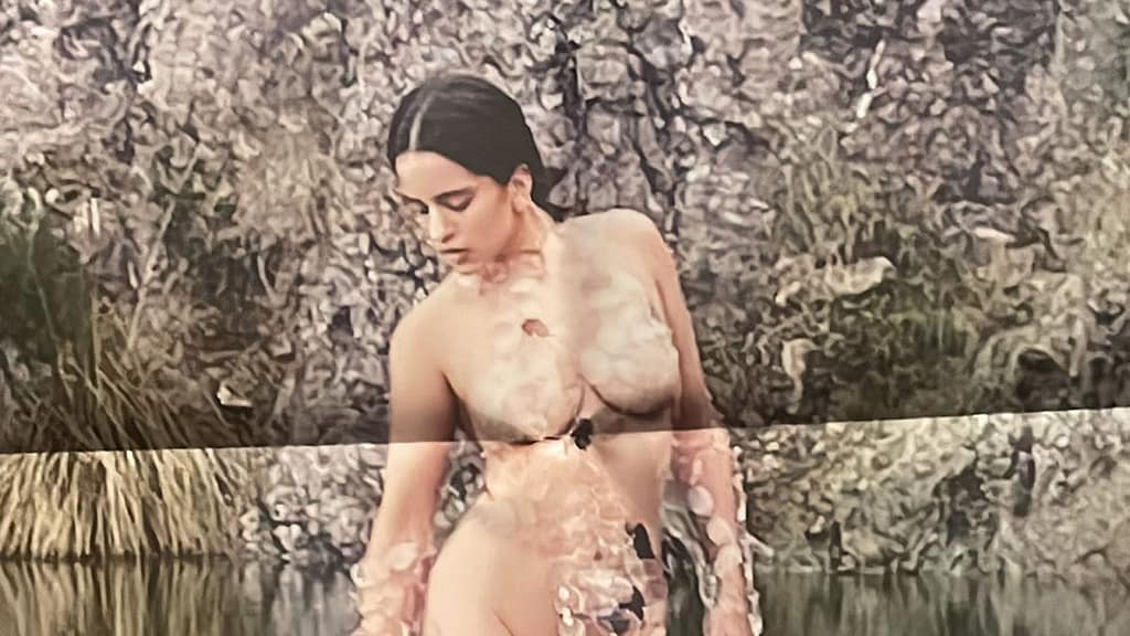 descargar-2-1024x576 Rosalía desnuda 'Lux' y su corporeidad erótica en su gira mundial