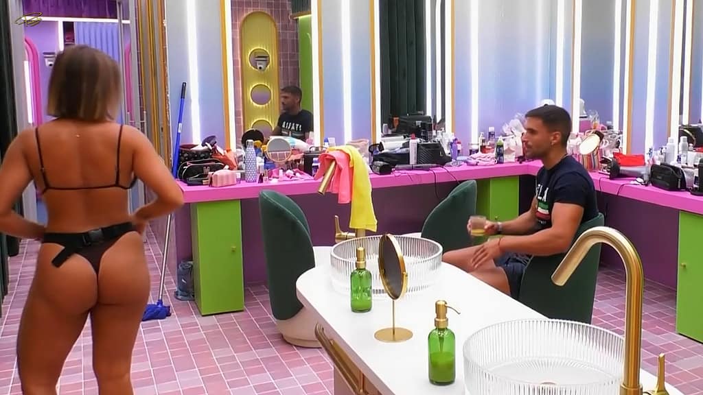 Elsa (GH 19) desnudo y descuido de su fruta de la pasión o vagina Chicas de reality desnudas Gran Hermano