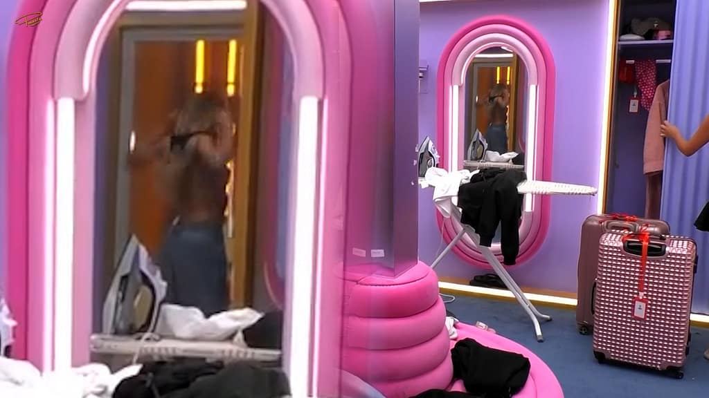 Violeta Crespo GH19 desnuda muestra un pezón y su ruta de la pasión en directo Chicas de reality desnudas Gran Hermano