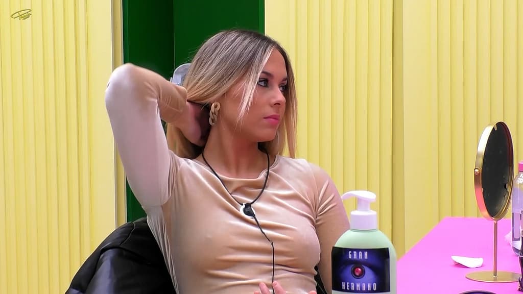 Violeta Crespo GH19 desnuda muestra un pezón y su ruta de la pasión en directo Chicas de reality desnudas Gran Hermano