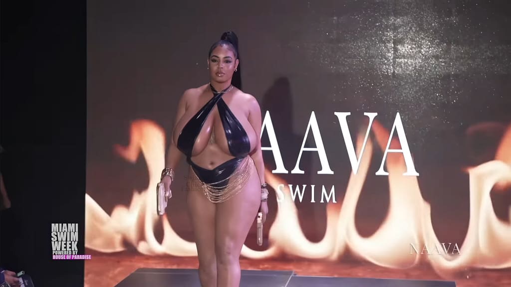 Desnudos y armas en el Naava Swim Spring/Summer 2025 PIN-UPS PASSIONATTE
