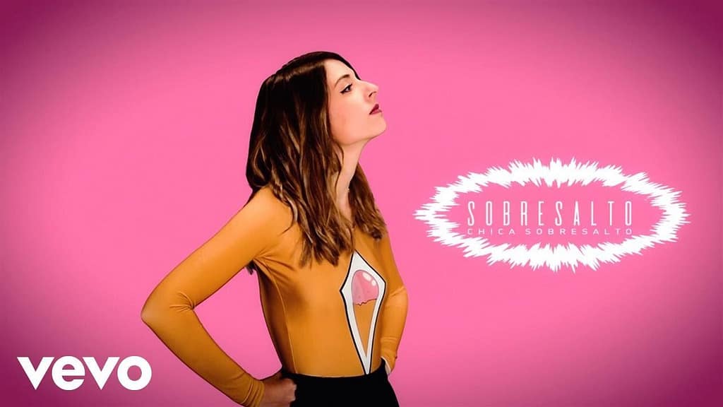 Chica Sobresalto desnuda emoción en #BenidormFest2025 Cantantes desnudas