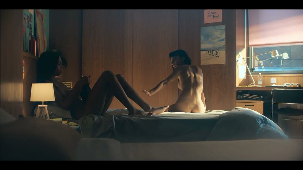 'Olympo': sudor, músculos y felaciones en horario juvenil — o cómo Netflix vuelve a destruir la educación sentimental de una generación | Desnudos en Olympo: Clara Galle, Agustín Della Calle y Nuno Gallego CULTURA Y OPINIÓN
