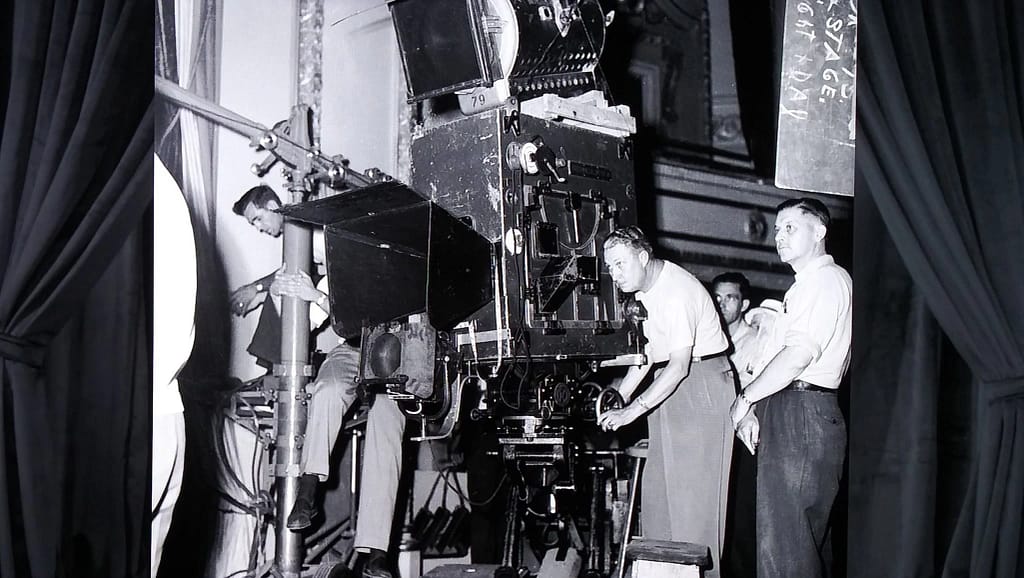 Historia de las cámaras de cine | Cuando filmar costaba una fortuna y la imagen pesaba más: de las cámaras millonarias al cine digital para todos CULTURA Y OPINIÓN