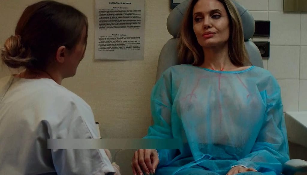 Angelina Jolie y su desnudo en Couture (2025) Actrices desnudas