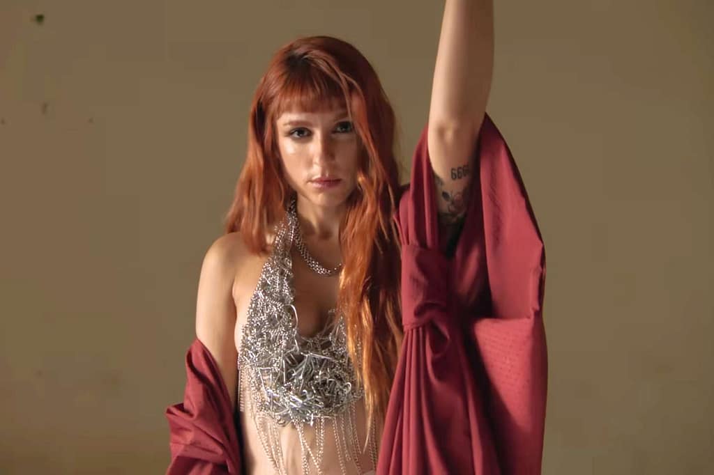 Chica Sobresalto desnuda emoción en #BenidormFest2025 Cantantes desnudas