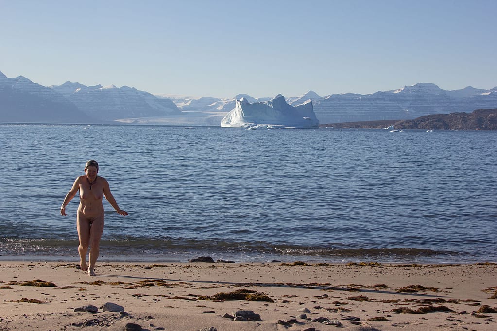 Julie-Stephenson-in-the-Iceland-and-Greenland-landscape-233-1024x682 Groenlandia pide apoyo mundial contra la actitud "agresiva" de EEUU tras confirmarse la visita de la esposa de Vance