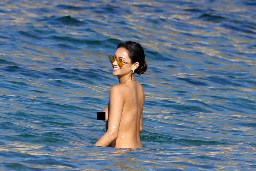 Shay Mitchell desnuda el nuevo Baywatch: del glamour digital al mito de la playa eterna Actrices desnudas