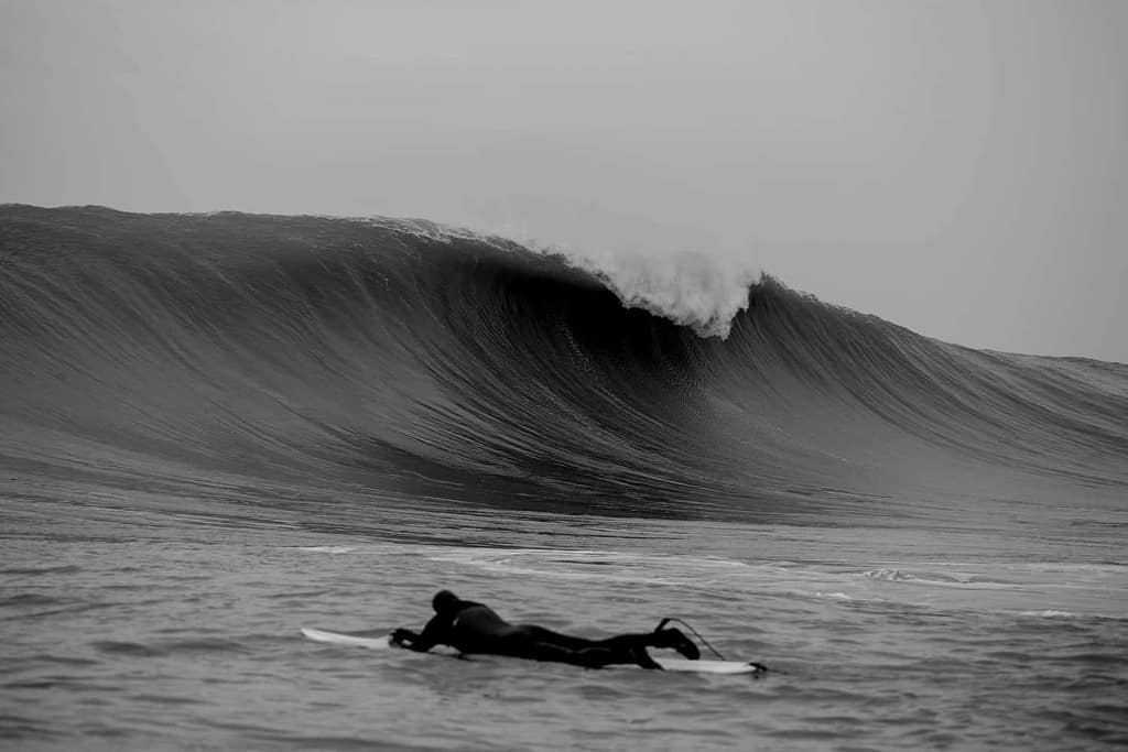 chasing-mavericks-1-1024x683 La ola que el tiempo olvidó: redescubriendo Persiguiendo Mavericks | Crítica