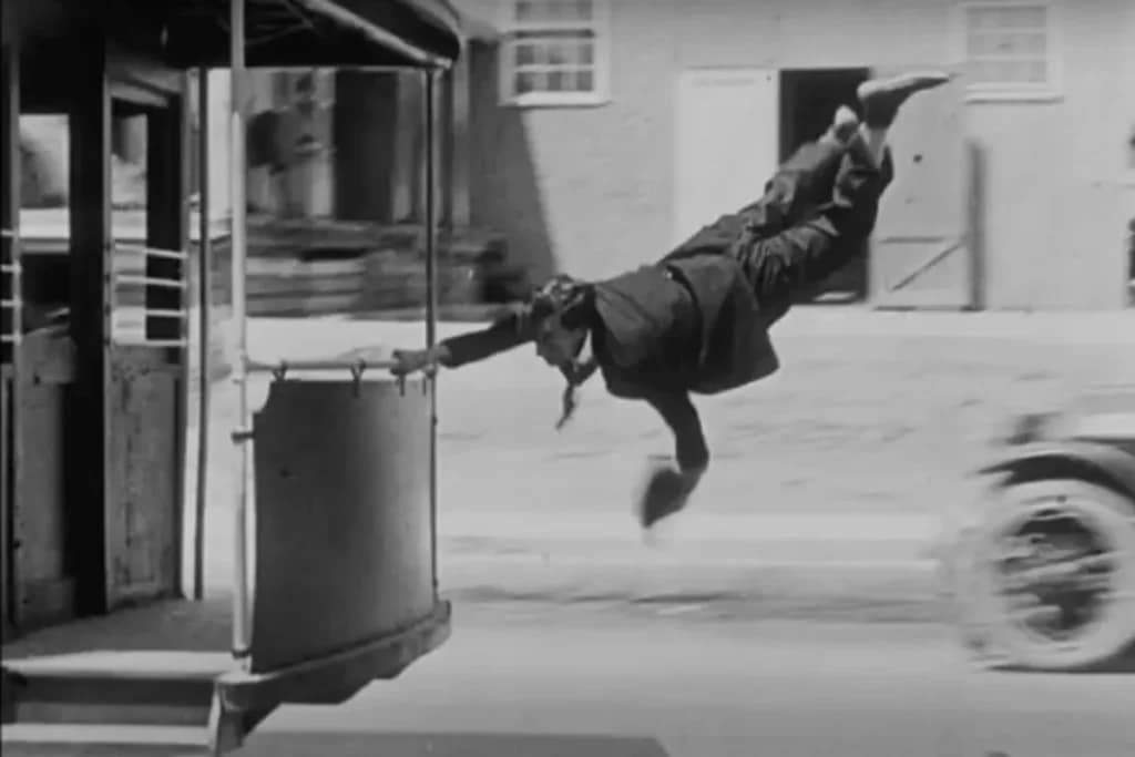 img-1024x683 No tenían CGI y casi se matan: los secretos reales tras las acrobacias más locas del cine mudo