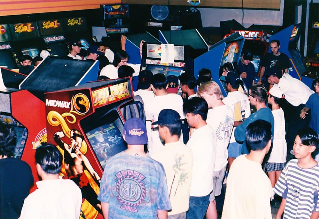 Los templos de neón: las salas recreativas como catedrales de los 80 CULTURA Y OPINIÓN