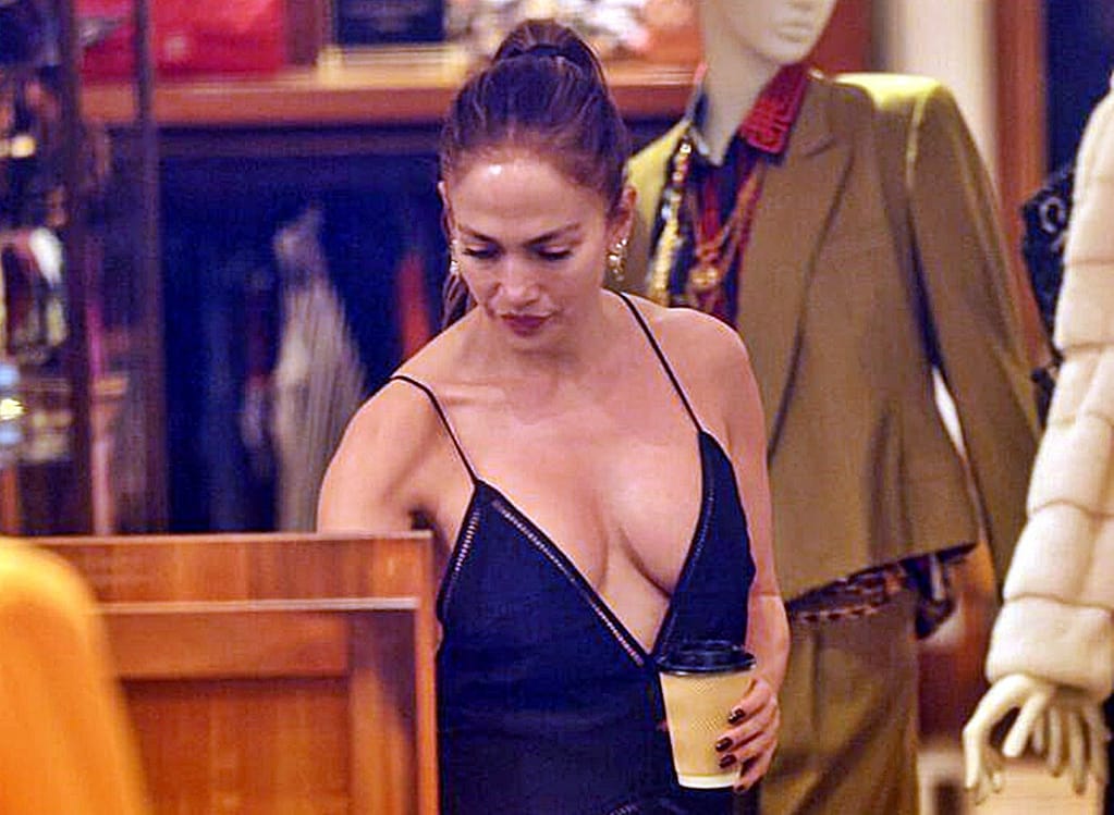 j-lo-08-1024x749 Jennifer Lopez desnuda actualidad con la crítica de El beso de la mujer araña (2026)