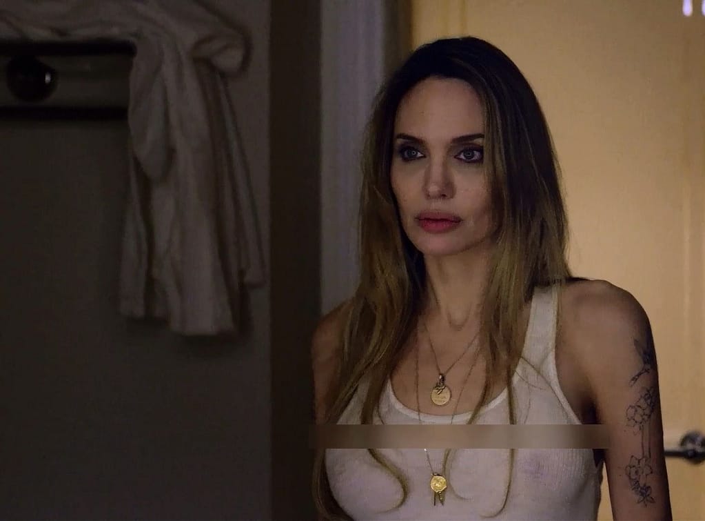 Angelina Jolie y su desnudo en Couture (2025) Actrices desnudas