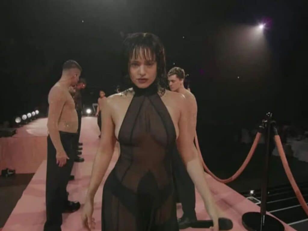 XWEUGL2IKZJXTCSPJ7WFMP2ELE-1024x768 Rosalía desnuda 'Lux' y su corporeidad erótica en su gira mundial