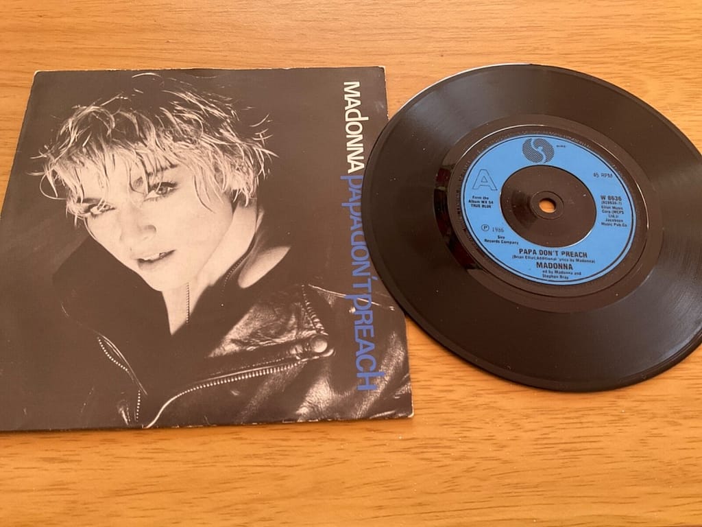 Papa don’t preach: cuando el pop aprendió a discutir con la autoridad Música, imagen y arte