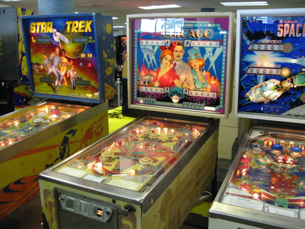 Los templos de neón: las salas recreativas como catedrales de los 80 CULTURA Y OPINIÓN