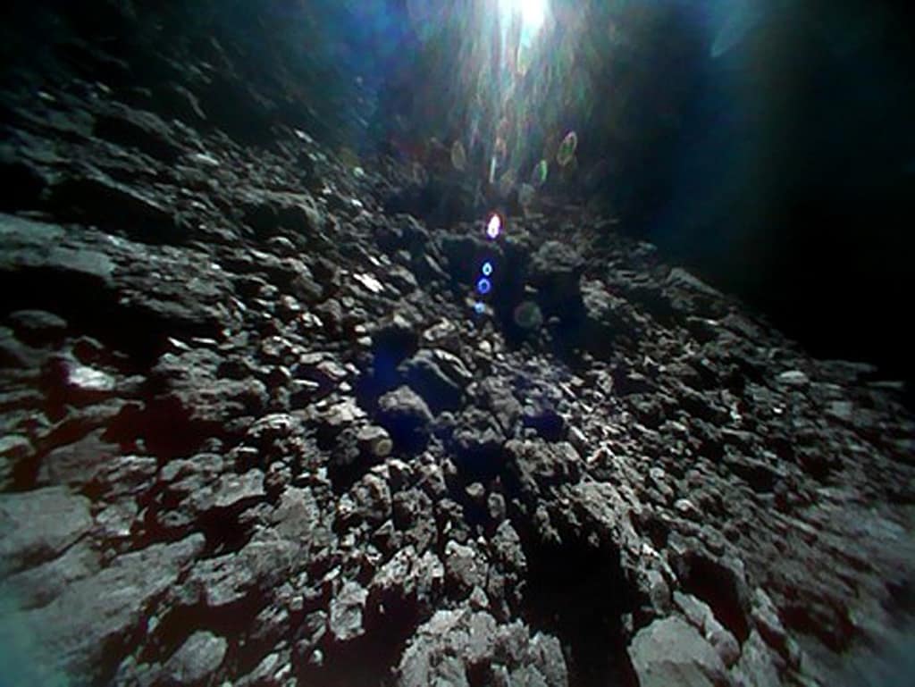 ryugu8_edb85ea4_2000x1501-1024x769 El ADN del cosmos: cuando la ciencia descubre la escritura de Dios