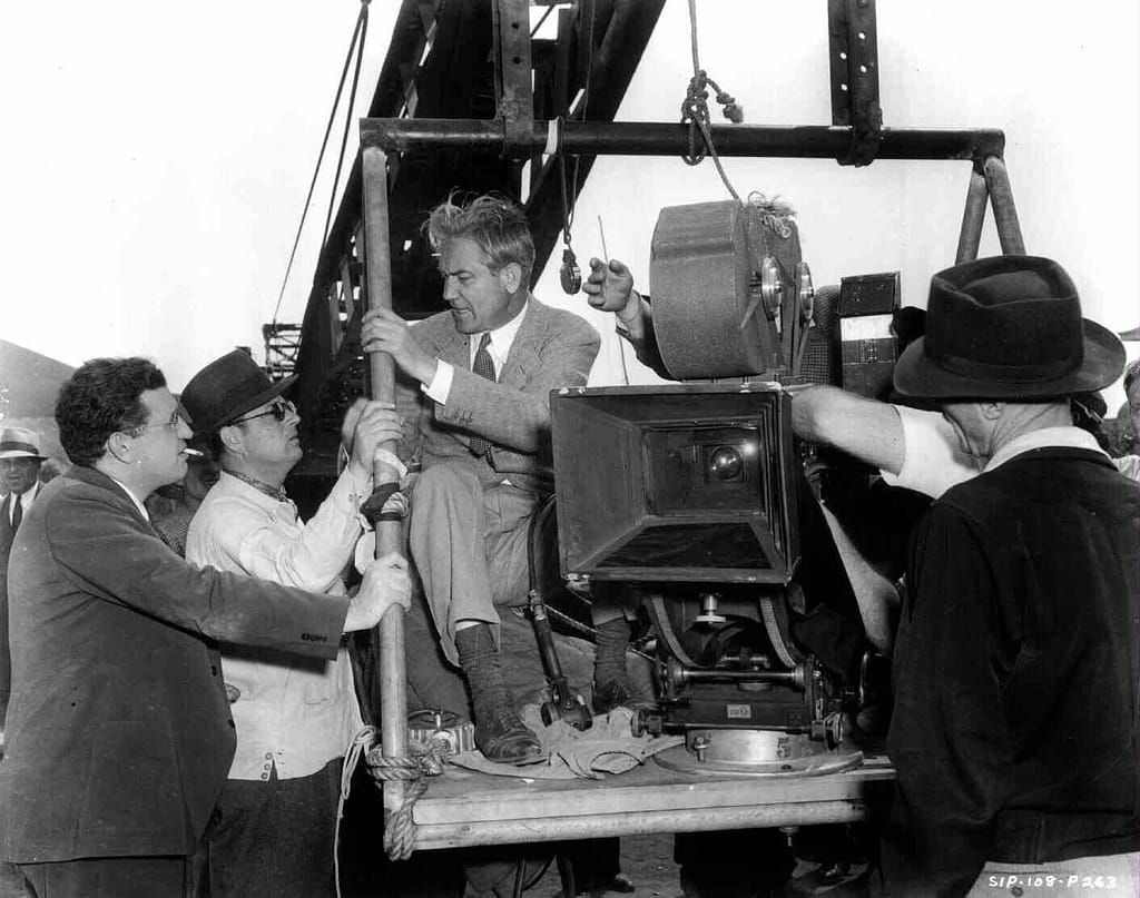 Historia de las cámaras de cine | Cuando filmar costaba una fortuna y la imagen pesaba más: de las cámaras millonarias al cine digital para todos CULTURA Y OPINIÓN