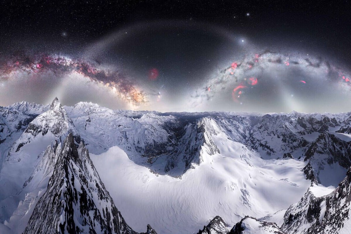 La mujer que subió al techo helado de Europa para fotografiar un imposible: tres arcos de luz sobre la noche de los Alpes 3 tres arcos de luz sobre la noche de los Alpes