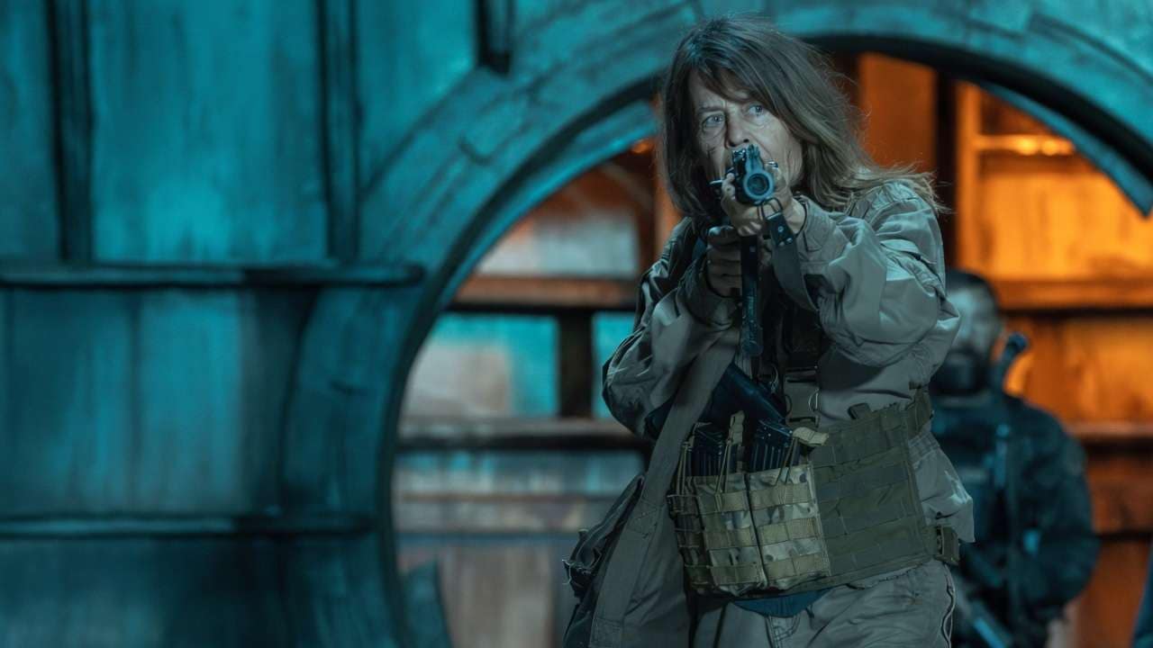 Aliens vs. Comandos (2025): cuando la serie B todavía tiene pulso 6 osiris Linda Hamilton