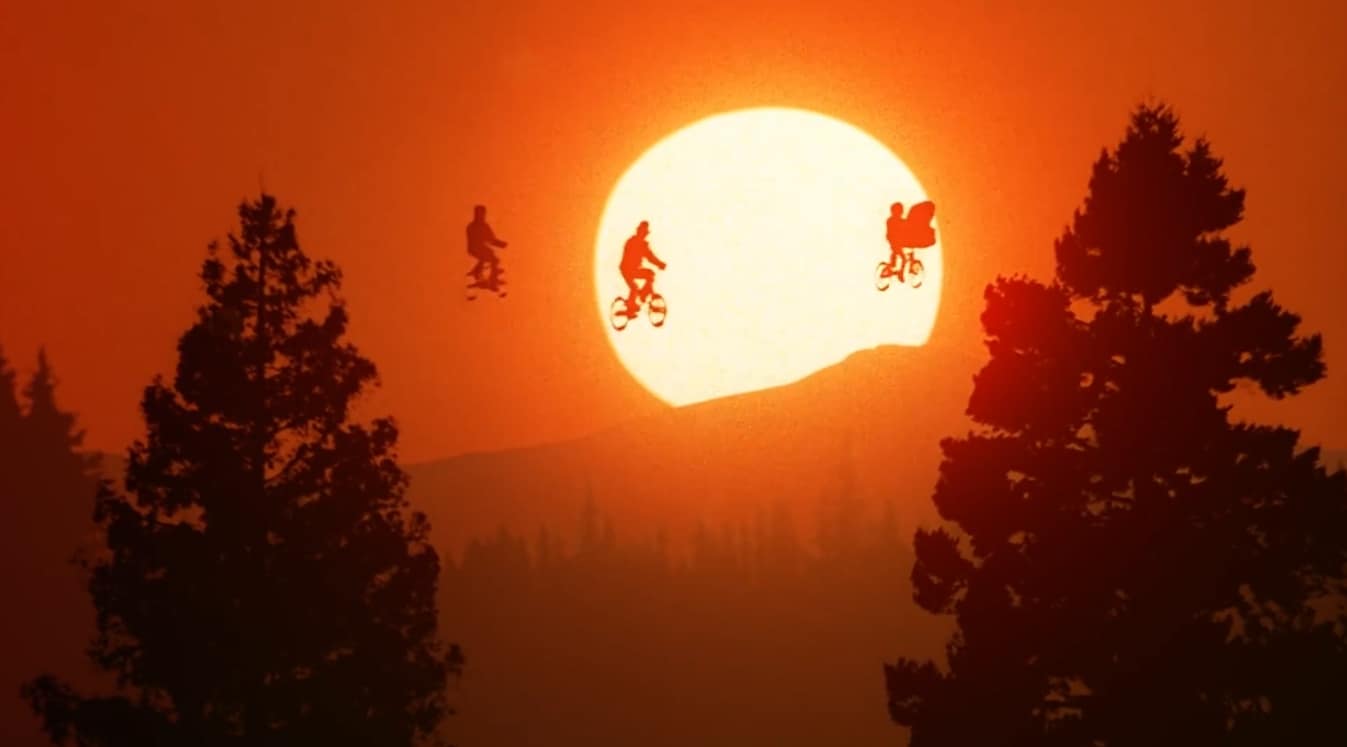 El vuelo detenido: infancia, mito y luz en E.T. the Extra-Terrestrial 1 Captura de pantalla 2 4 2026 181226 www.youtube.com