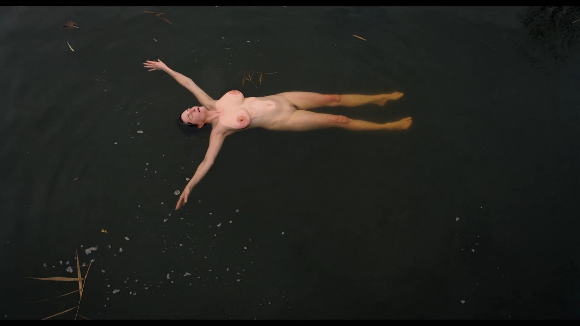 Desnudos de la película 'Ein Saunagang' (2021) Actrices desnudas