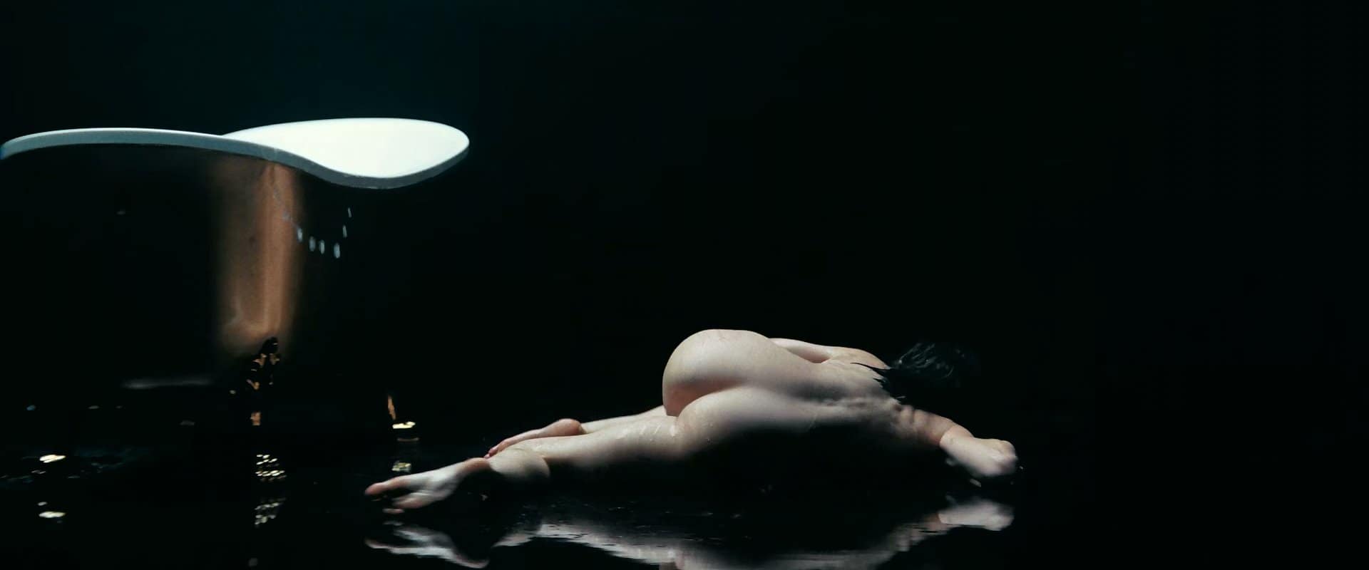 Anne Hathaway desnuda en Mother Mary (2026): cuando el prestigio confunde solemnidad con profundidad 2 Anne Hathaway desnuda en Mother Mary 2027