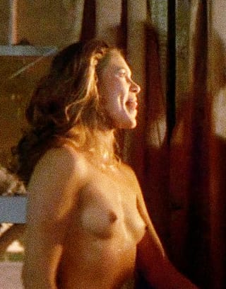 Ver Gratis FUEGO EN EL CUERPO (1981) 1 Kathleen Turner nude topless bush and sex Body Heat 1981 hd1080p BluRay 6 995x498 fotor 202309048275