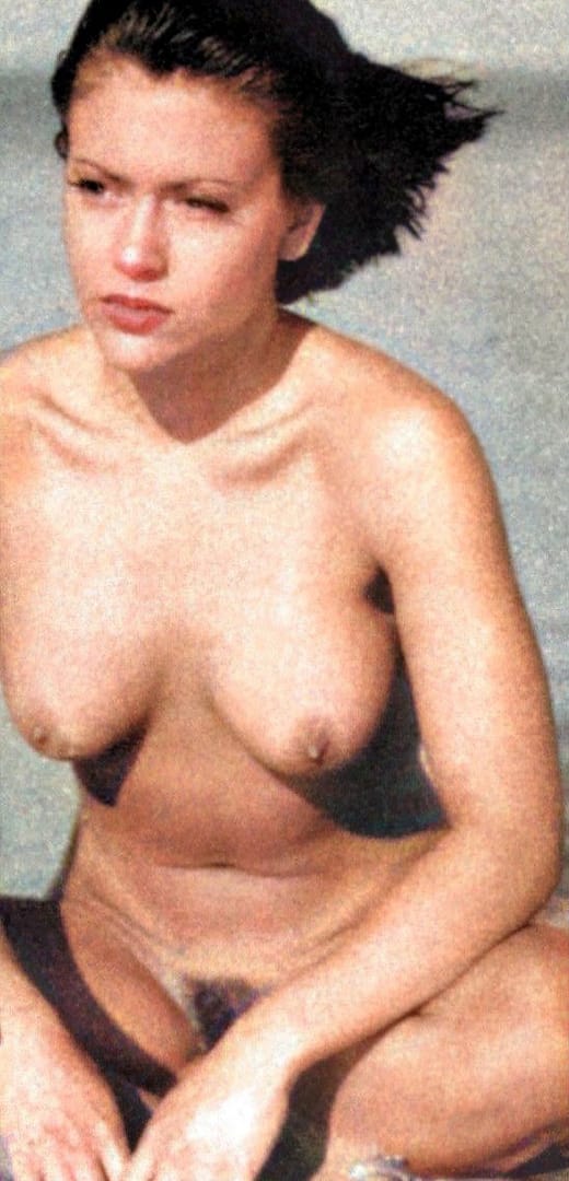 SESIÓN DE FOTOS DESNUDA DE ALYSSA MILANO A LOS 18 AÑOS COLOREADA Y MEJORADA Actrices desnudas