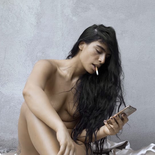 Sevdaliza desnuda se junta a Karol G Cantantes desnudas