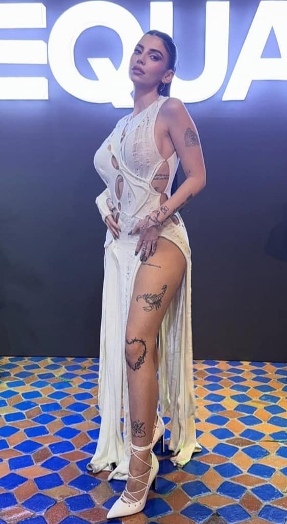 Naiara OT desnuda tatuajes, voz y poliamor Cantantes desnudas