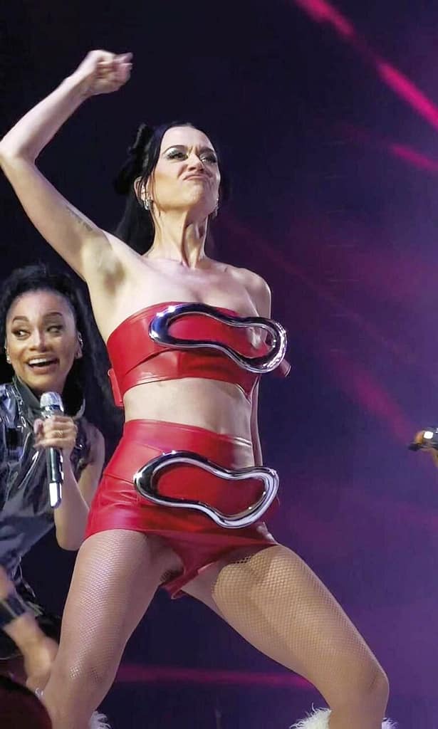 Katy Perry desnuda como un pecado dulce PIN-UPS PASSIONATTE