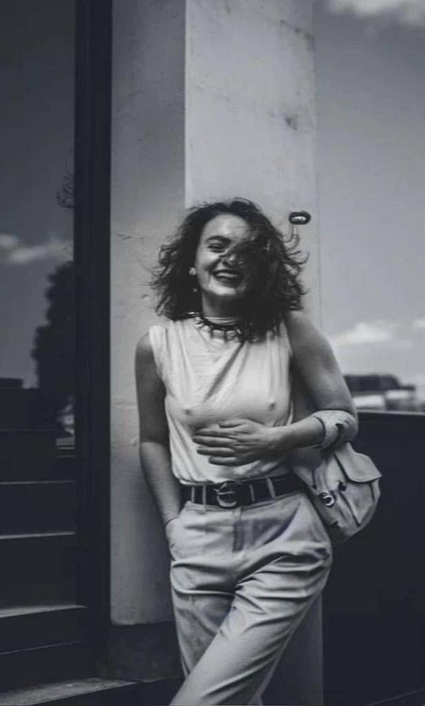 La intensidad carmesí al desnudo de Sadie Sink Actrices desnudas