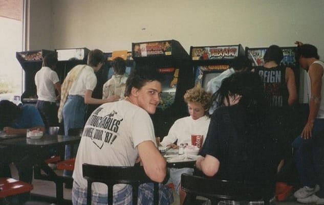 Los templos de neón: las salas recreativas como catedrales de los 80 CULTURA Y OPINIÓN