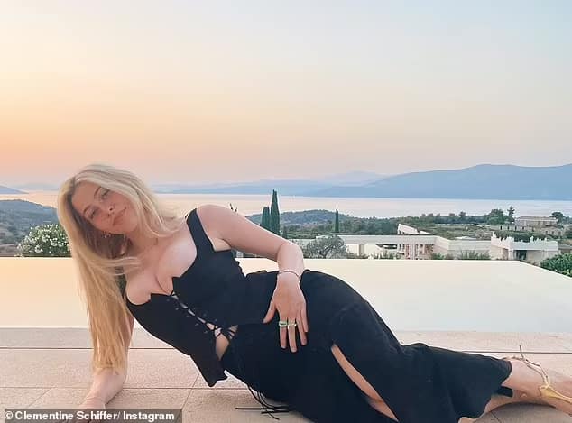 Clementine Vaughn Schiffer desnuda como la hija de Claudia Celebrities