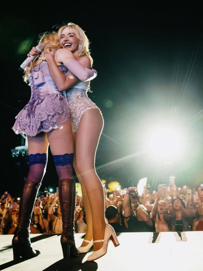 sabrina-carpenter-coachella-lace-bodysuit-curves-tease-012-672x896-1 Madonna: La reina camaleónica de la Arcadia sonora en 2026