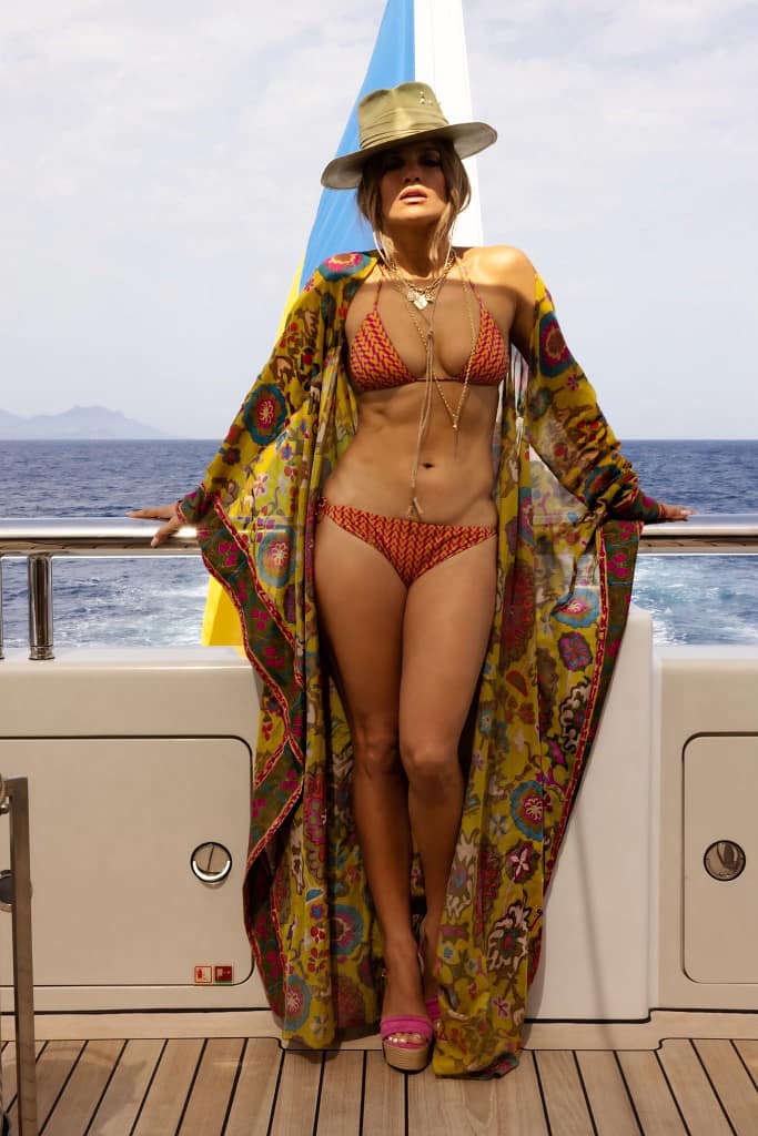 Jennifer-Lopez-Feet-5913808-683x1024 Jennifer Lopez desnuda actualidad con la crítica de El beso de la mujer araña (2026)