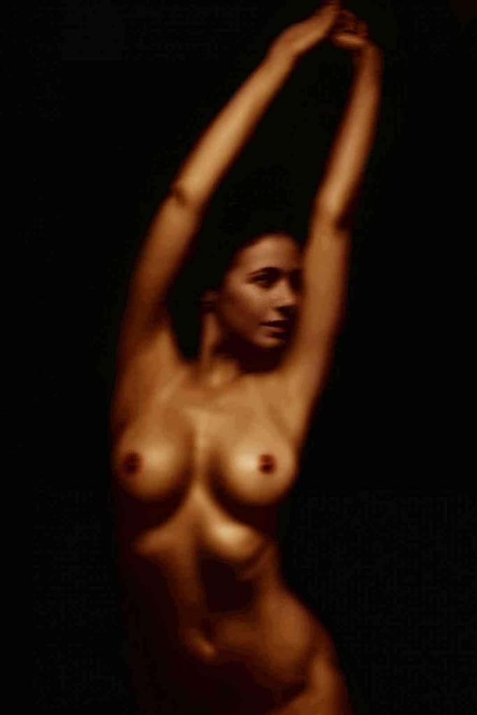 Emmanuelle Chriqui desnuda como la diosa morena que incendia la pantalla con una sola mirada Actrices desnudas