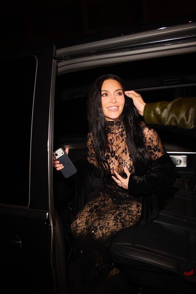 Kim Kardashian: encaje, destello y espectáculo en París Celebrities