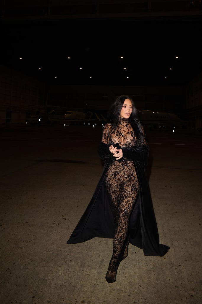 Kim Kardashian: encaje, destello y espectáculo en París Celebrities
