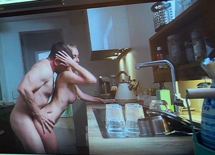 Sk6eDbI2_o-fotor-20250114213135 Kira Miró desnuda a lo "Machos alfa 3"